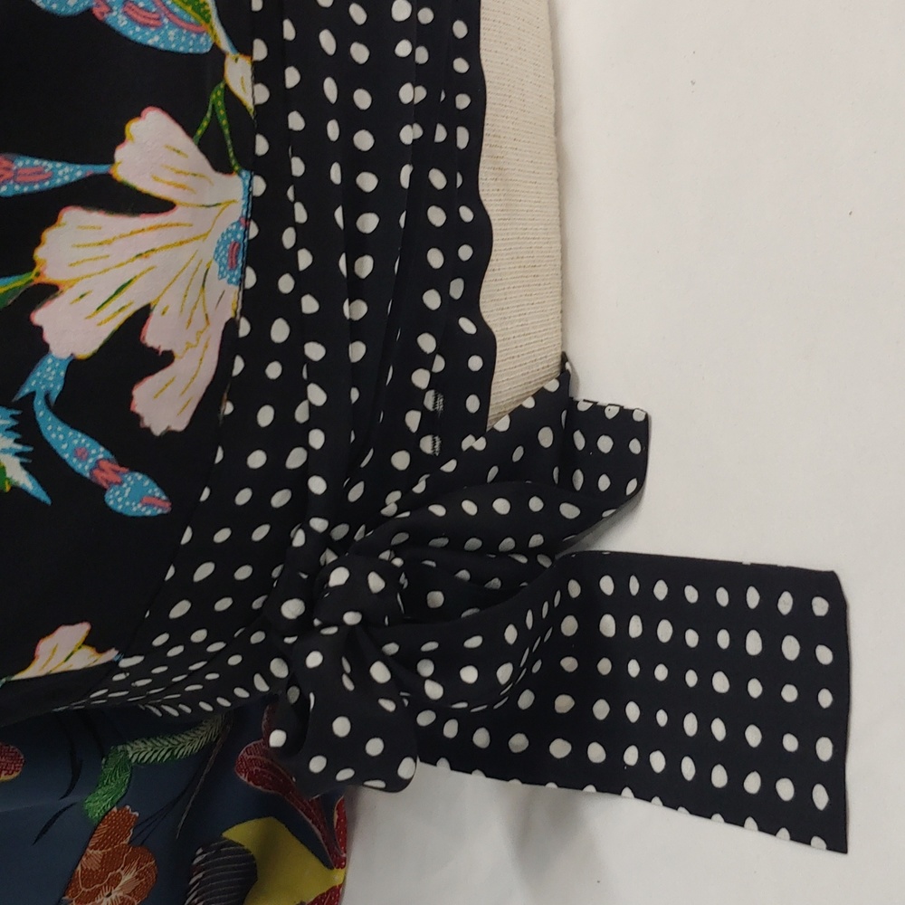 Floral Wrap Blouse in Black & Navy with Polka Trim Diane Von Furstenberg - Picture 6 of 13